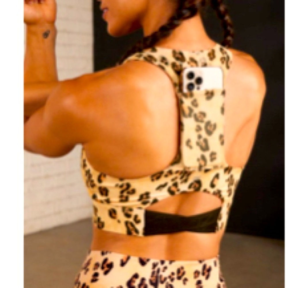 NWOT Fabletics medium impact sports bra size small